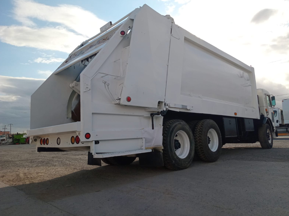 Peterbilt-2011-Heil-rear-loader-trash-truck-3