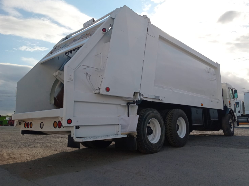 Peterbilt-2011-Heil-rear-loader-trash-truck-4