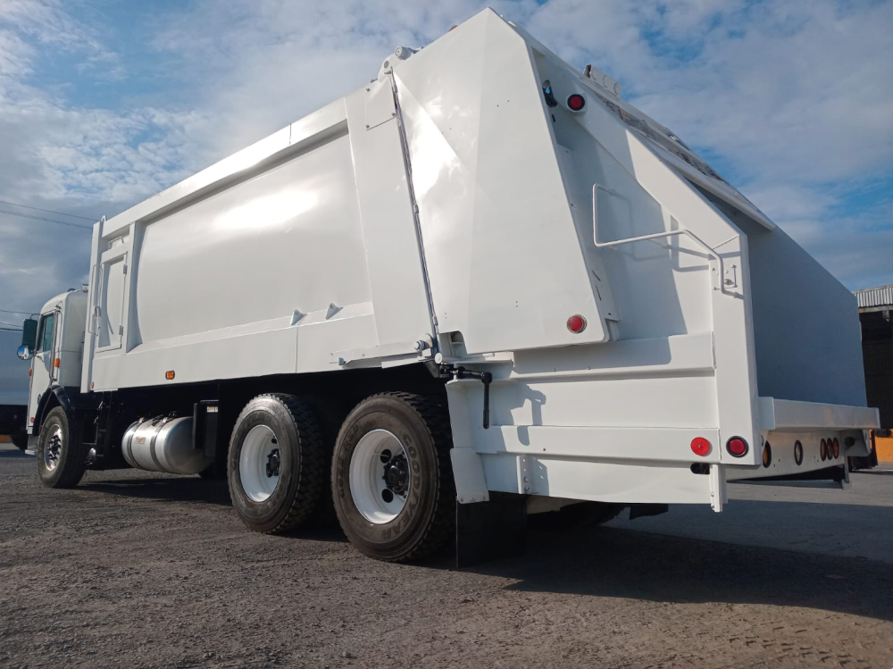 Peterbilt-2011-Heil-rear-loader-trash-truck-6