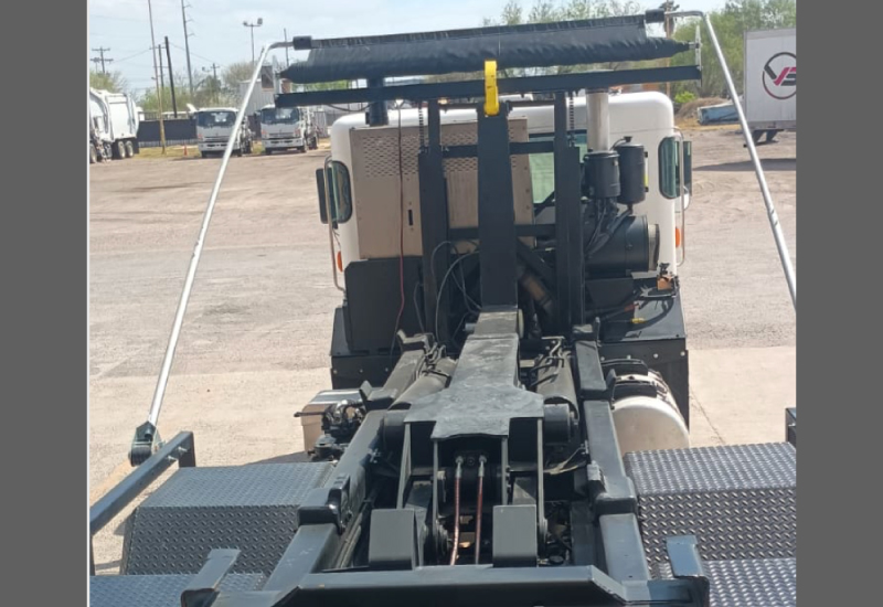 Peterbilt-2025-Hooklift-Marrel-roll-off-3