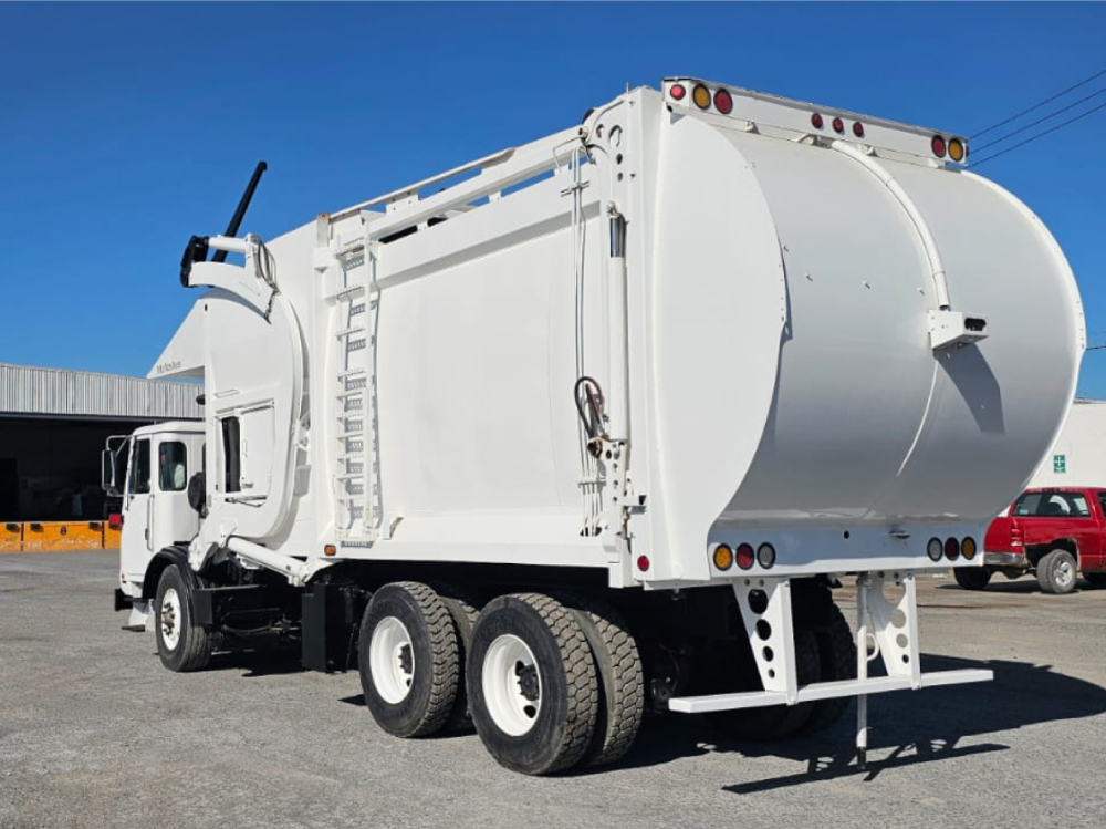 autocar-2010-body-macneilus-30-yds-front-loader-garbage-trucks-mte-16