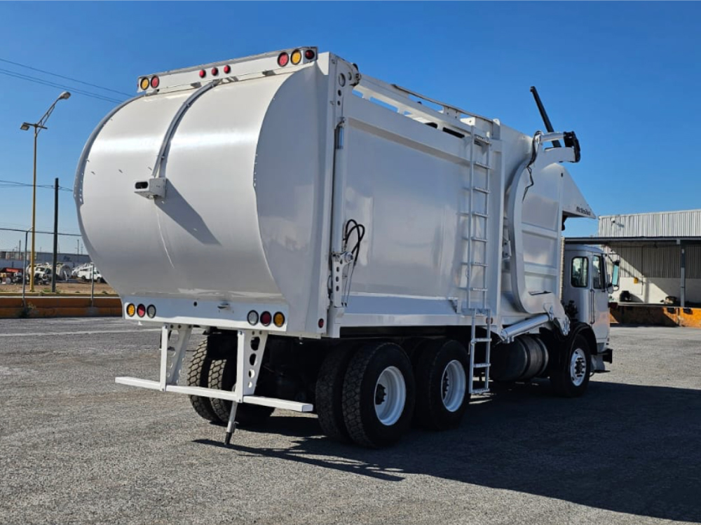 autocar-2010-body-macneilus-30-yds-front-loader-garbage-trucks-mte-17