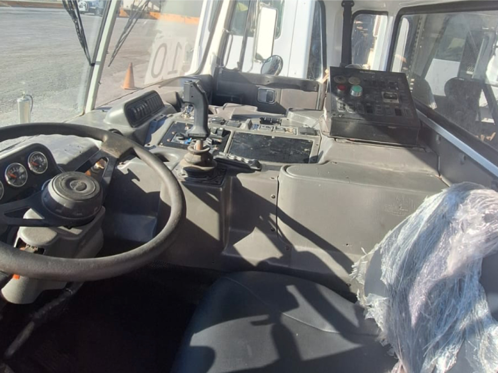 autocar-2010-body-macneilus-30-yds-front-loader-garbage-trucks-mte-19