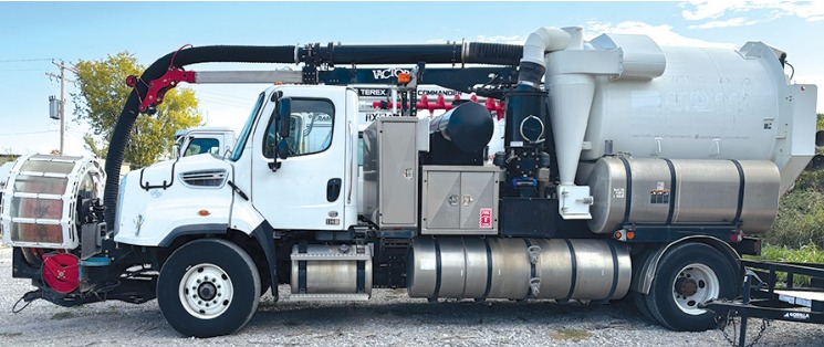 02_2016_Freightliner_114SD_Vactor_b