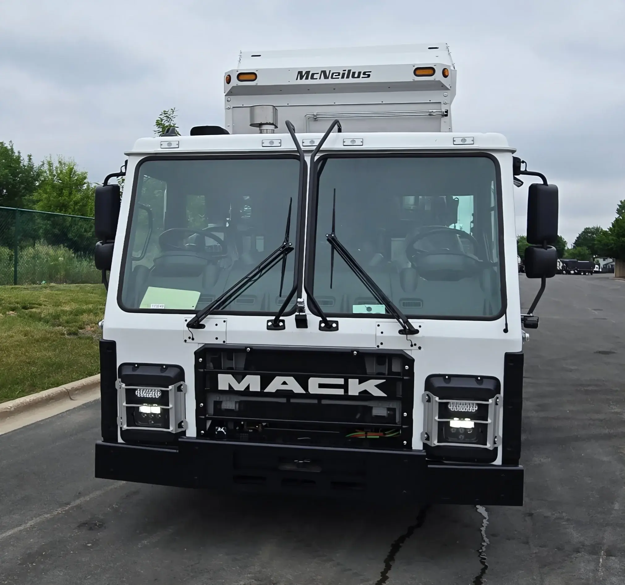 2026-mcneilus-zr-front-view