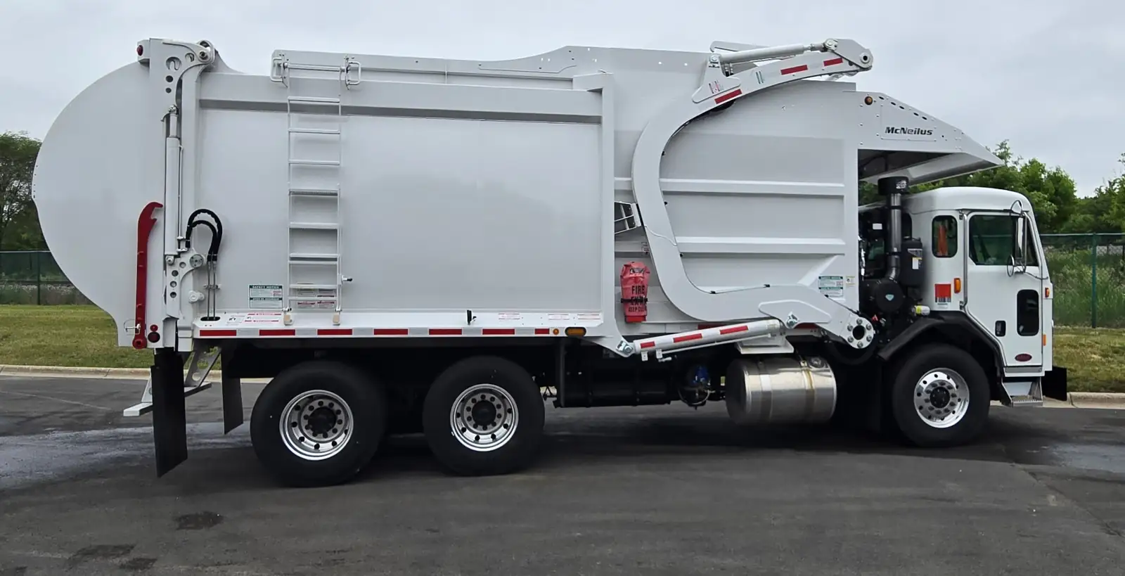 mcneilus-atlantic-commercial-40yd-passenger-side-profile