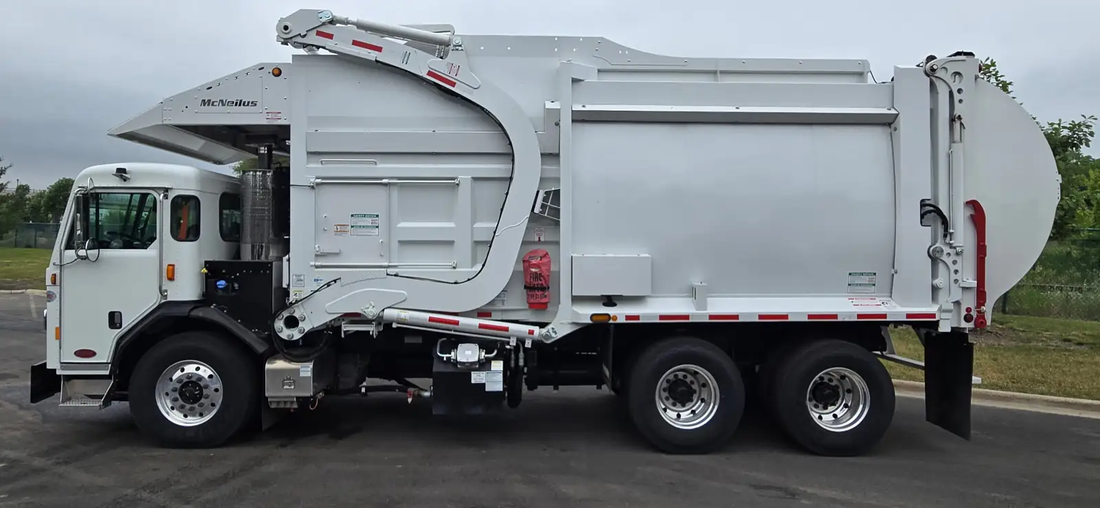 mcneilus-atlantic-front-loader-driver-side-profile