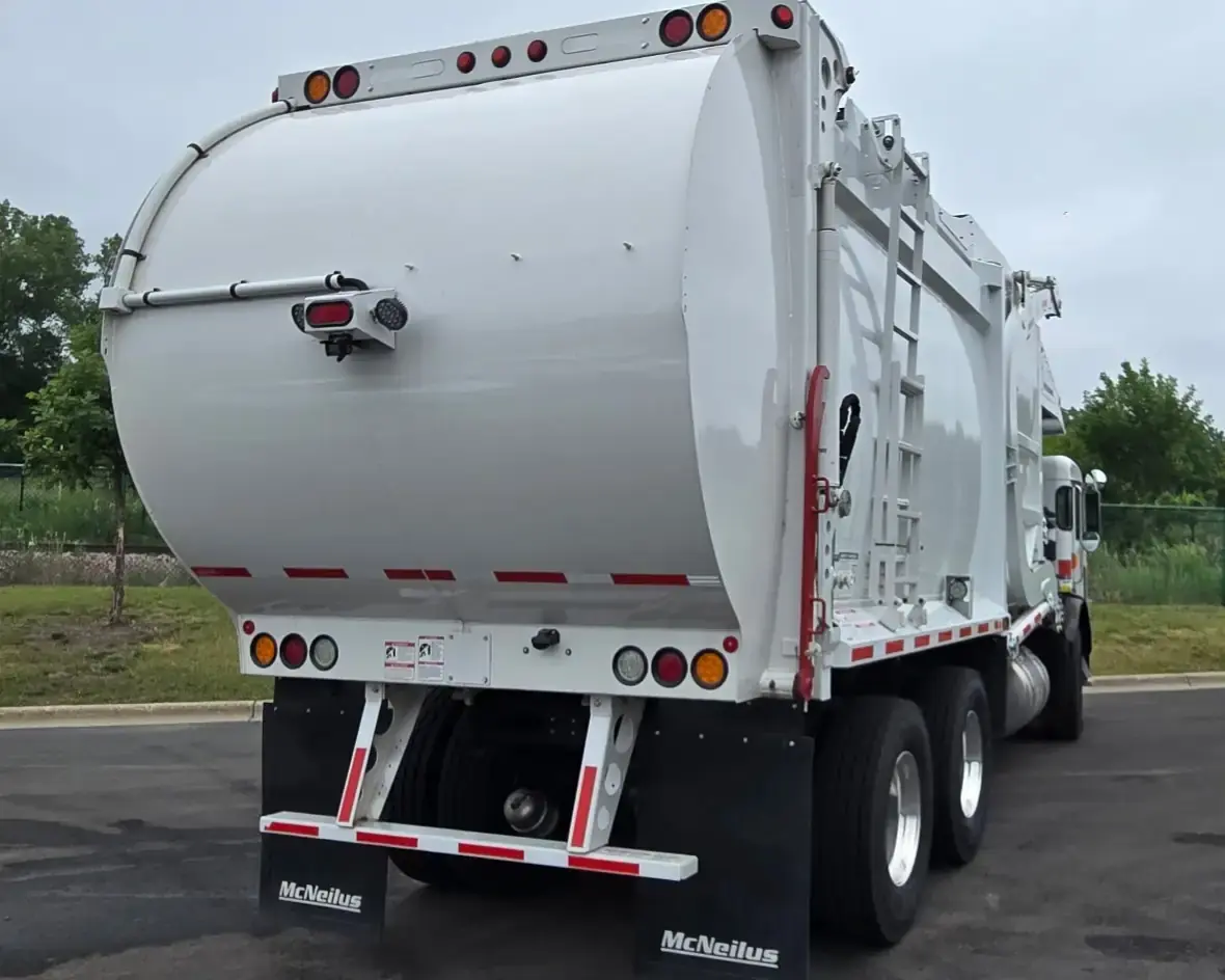 mcneilus-atlantic-front-loader-rear-passenger-angle