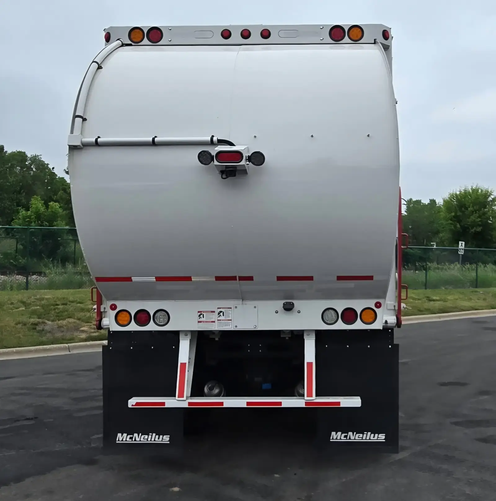 mcneilus-atlantic-front-loader-rear-view